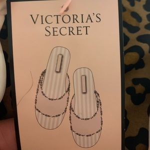 Victoria Pink faux fur polyster slippers Md 7-8